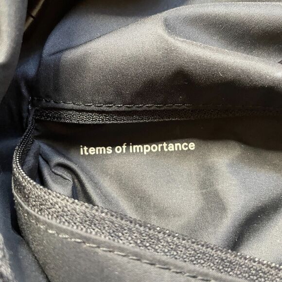 Lululemon Black Fold On 23L Tote W9AW4S Yoga Mat Strap Waterbottle Pocket - Picture 7 of 10